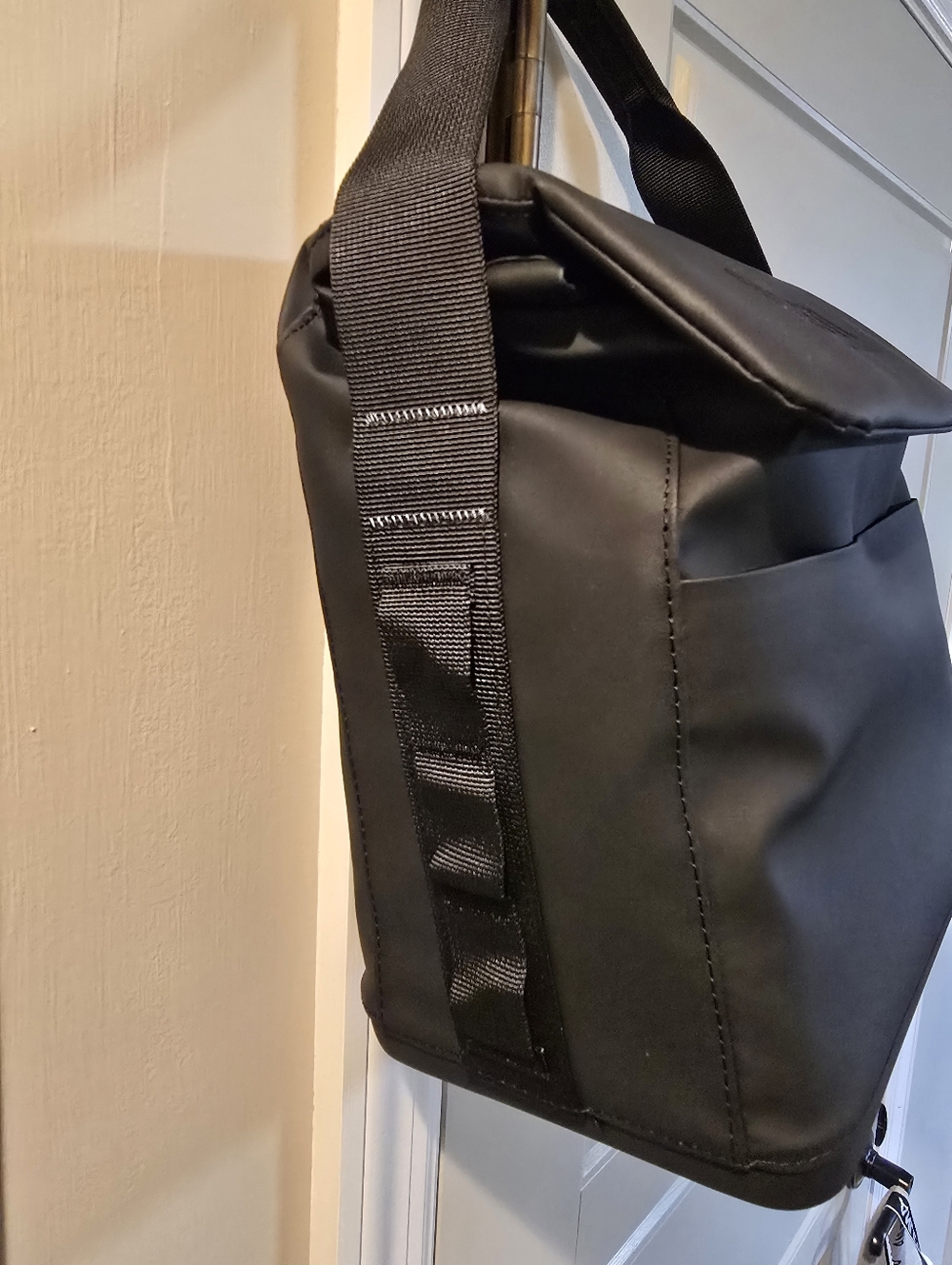 Yeti Black Insulated Daytrip 6L Lunch Bag - Picture 2 of 9